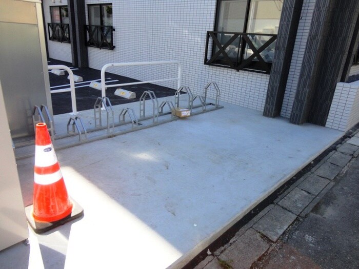 物件外観写真6　(駐輪場)