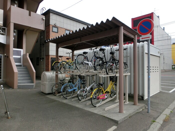 物件外観写真3　(駐輪場)