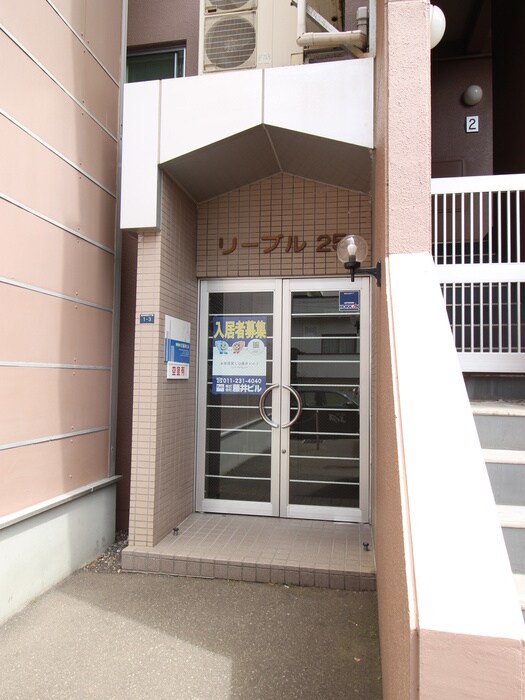 物件外観写真6　(エントランス部分)