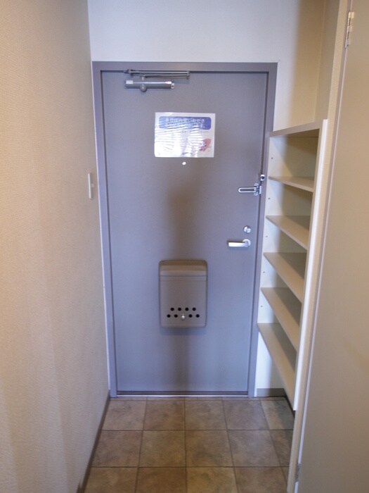 物件内観写真16　(玄関)