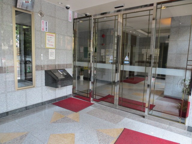 物件外観写真3　(エントランス部分)