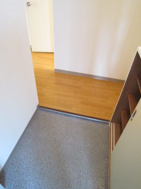 物件内観写真12　(玄関)