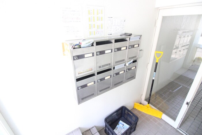 物件外観写真4　(エントランス部分)