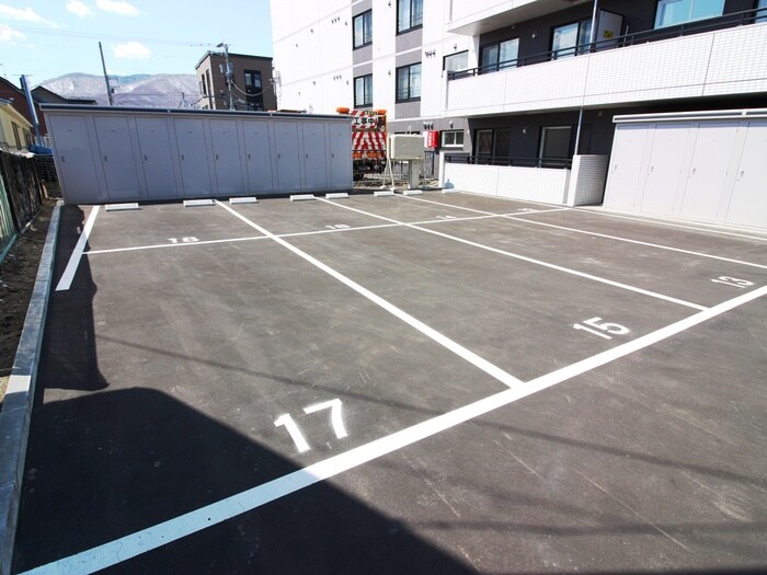 物件外観写真5　(駐車場)