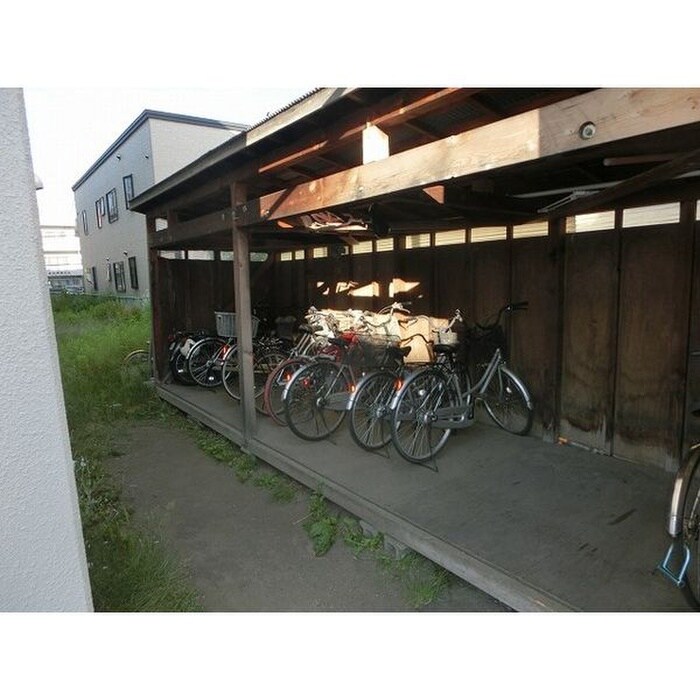 物件外観写真2　(駐輪場)