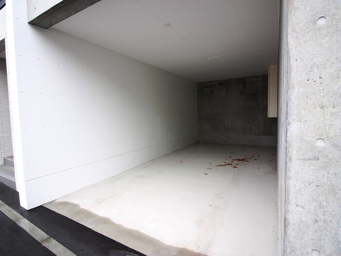 物件外観写真2　(駐車場)