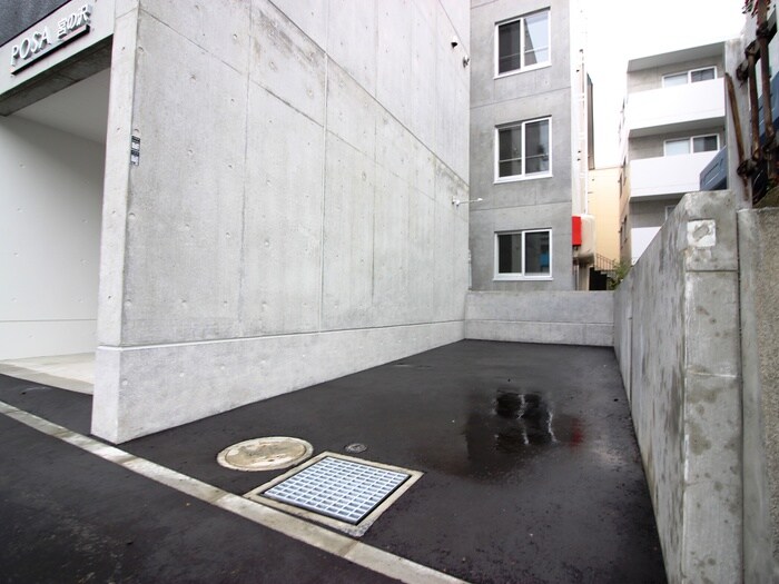 物件外観写真3　(駐車場)