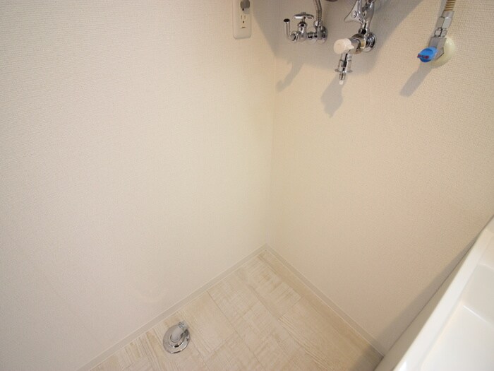 物件内観写真16　(洗濯機置場)