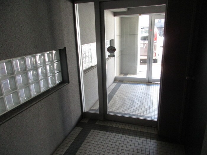 物件外観写真5　(エントランス部分)