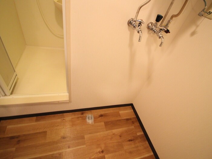 物件内観写真16　(洗濯機置場)