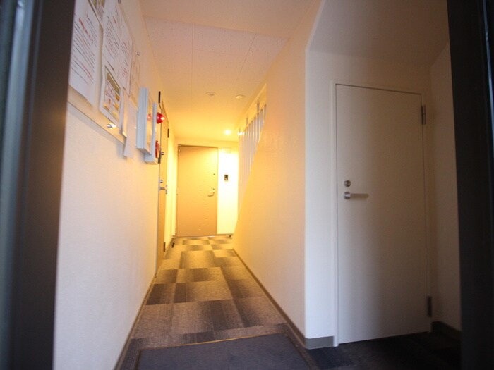 物件外観写真4　(エントランス部分)