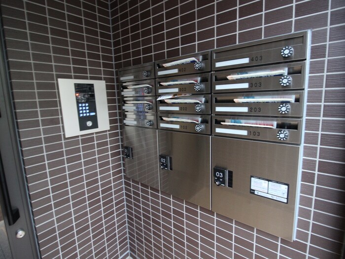 物件外観写真5　(エントランス部分)