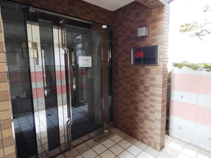 物件外観写真3　(エントランス部分)