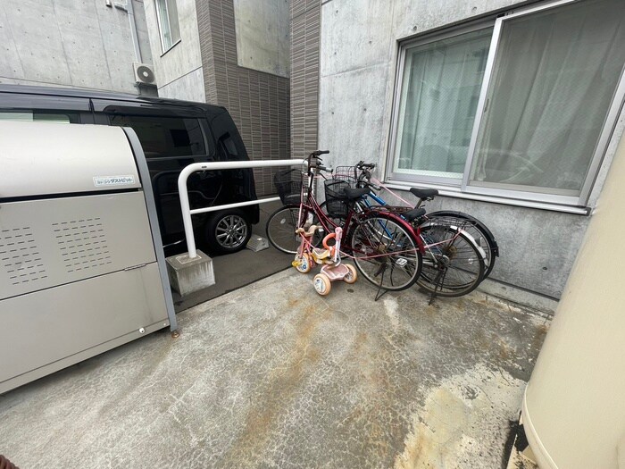 物件外観写真5　(駐輪場)