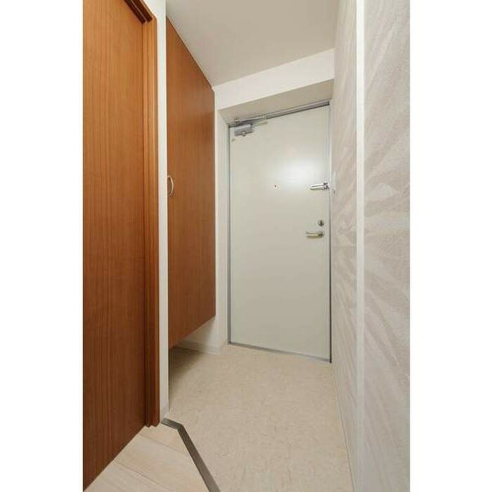 物件内観写真10　(玄関)