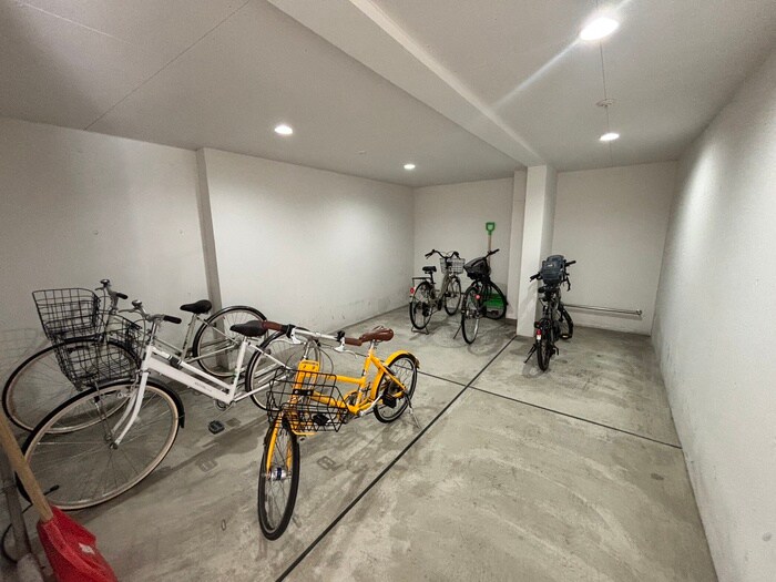 物件外観写真4　(駐輪場)