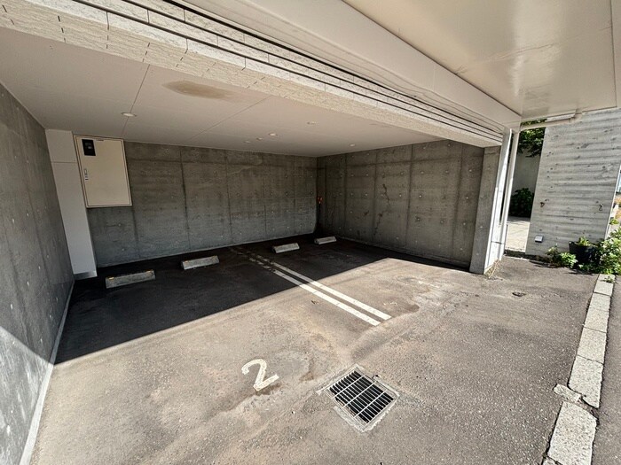 物件外観写真5　(駐車場)