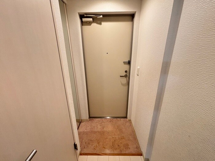 物件内観写真18　(玄関)