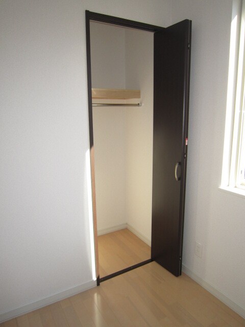 物件内観写真12　(収納)