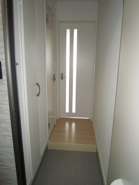 物件内観写真16　(玄関)