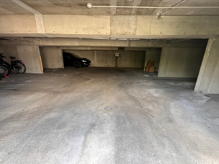 物件外観写真6　(駐車場)