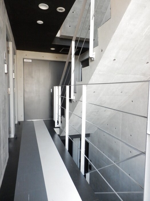 物件外観写真6　(エントランス部分)