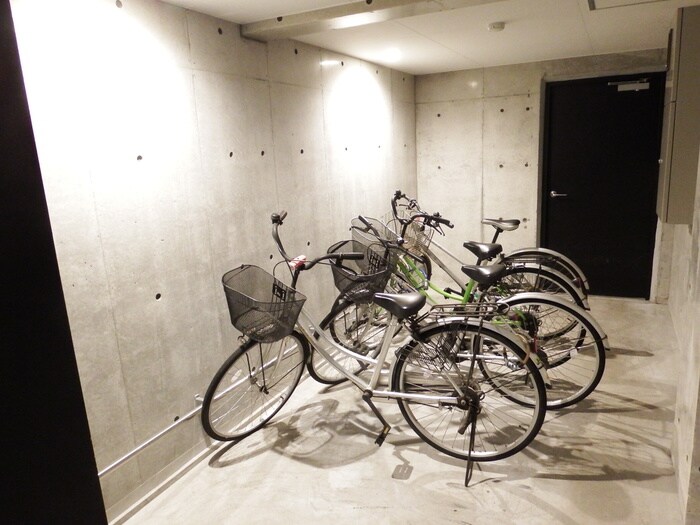 物件外観写真3　(駐輪場)