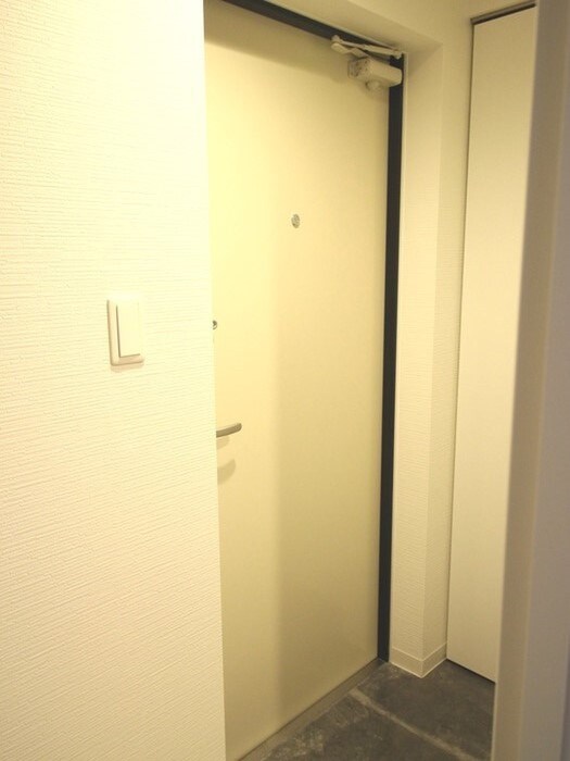 物件内観写真16　(玄関)