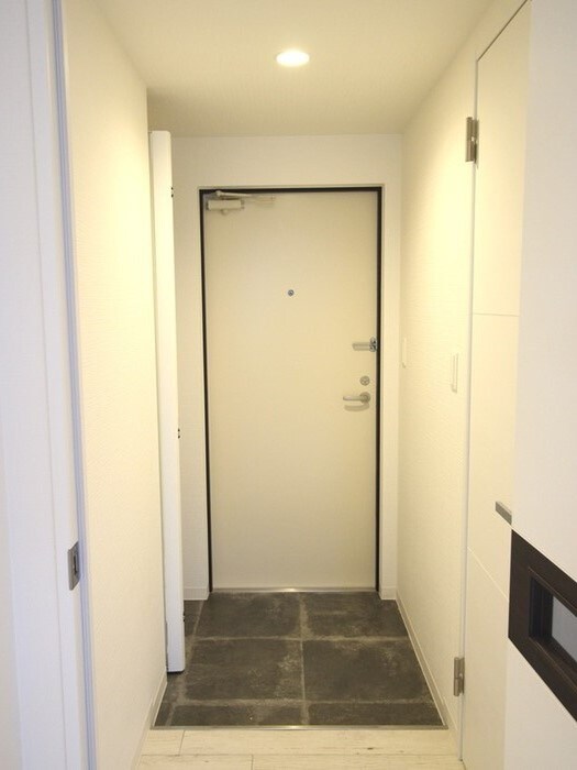 物件内観写真16　(玄関)