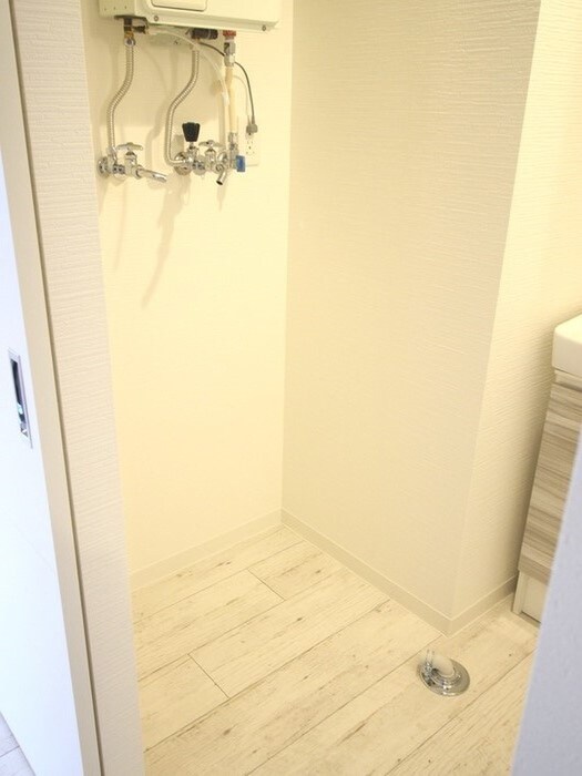 物件内観写真18　(洗濯機置場)