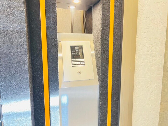 物件外観写真6　(エントランス部分)