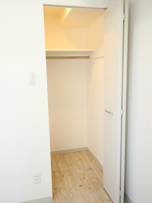 物件内観写真12　(収納)