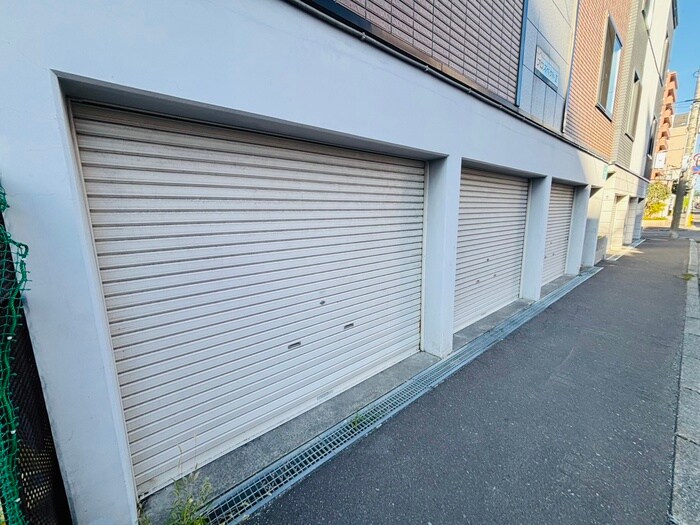 物件外観写真3　(駐車場)