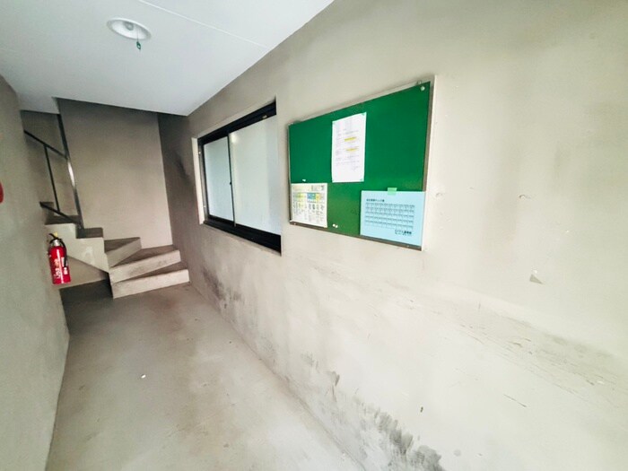 物件外観写真4　(エントランス部分)