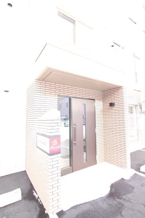 物件外観写真4　(エントランス部分)