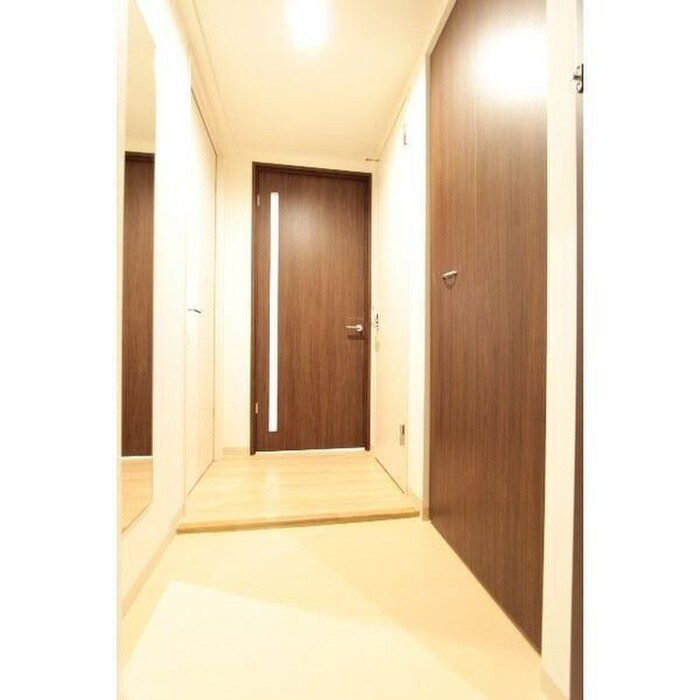 物件内観写真13　(玄関)