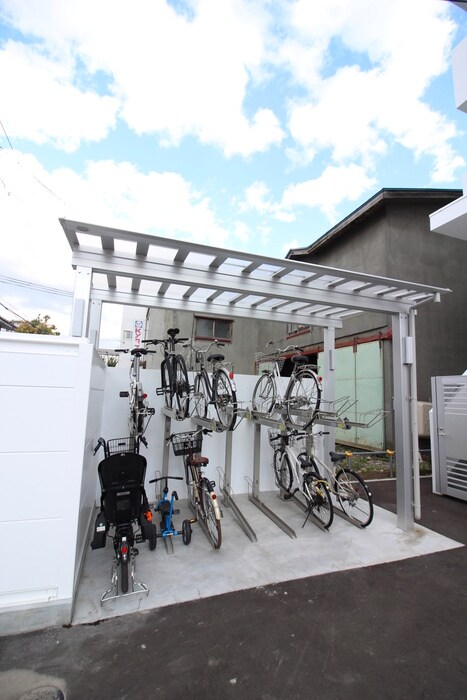 物件外観写真4　(駐輪場)