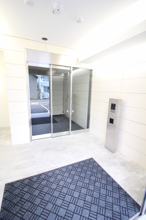 物件外観写真5　(エントランス部分)