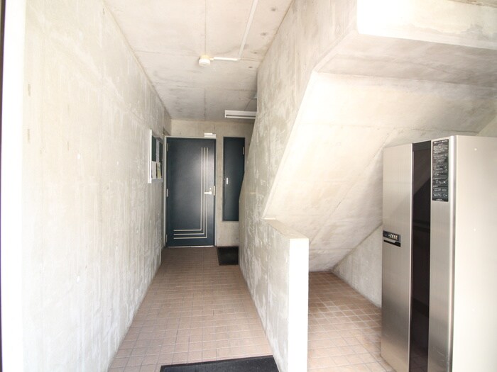 物件外観写真5　(エントランス部分)