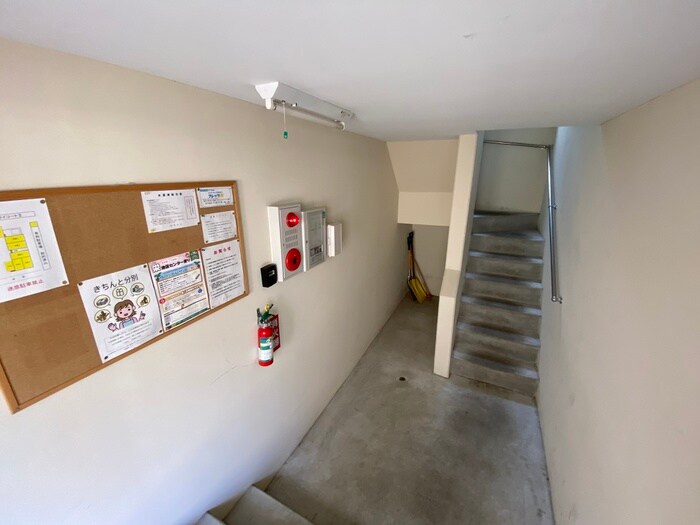 物件外観写真3　(エントランス部分)