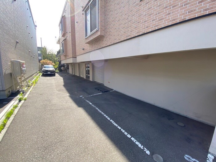 物件外観写真4　(駐車場)