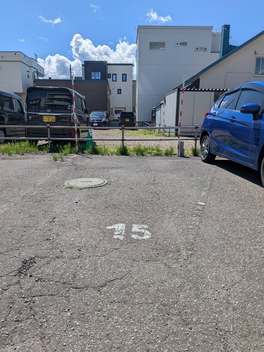 物件外観写真4　(駐車場)