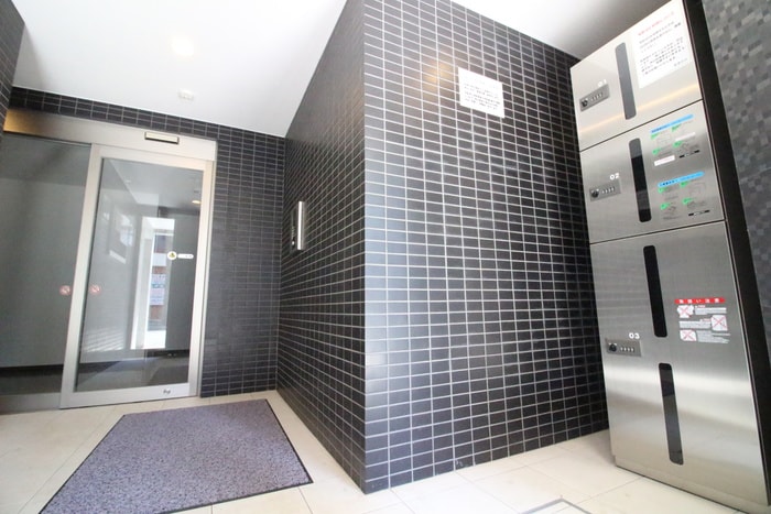 物件外観写真4　(エントランス部分)