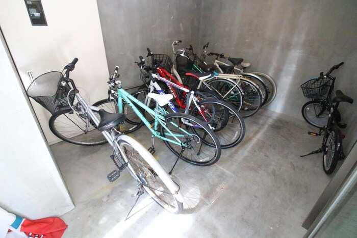 物件外観写真5　(駐輪場)