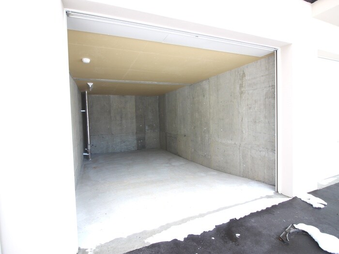 物件外観写真3　(駐車場)