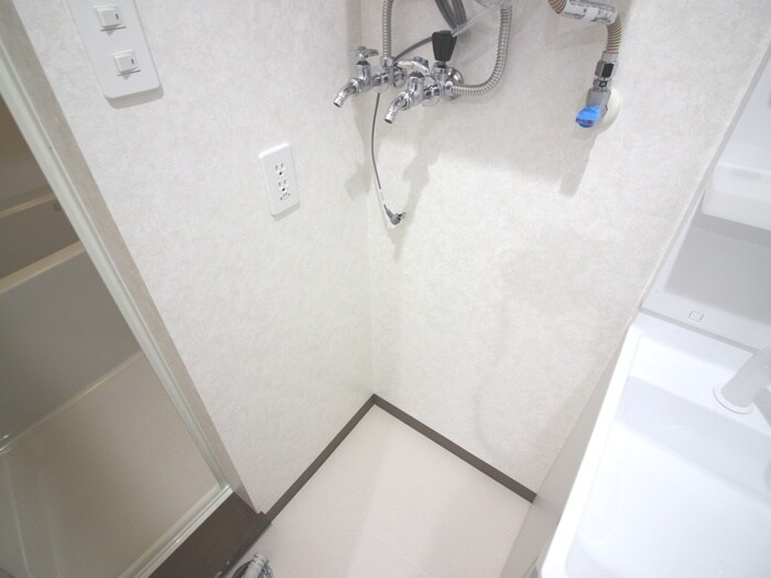 物件内観写真16　(洗濯機置場)