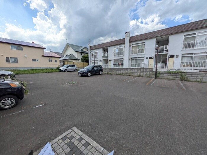 物件外観写真2　(駐車場)