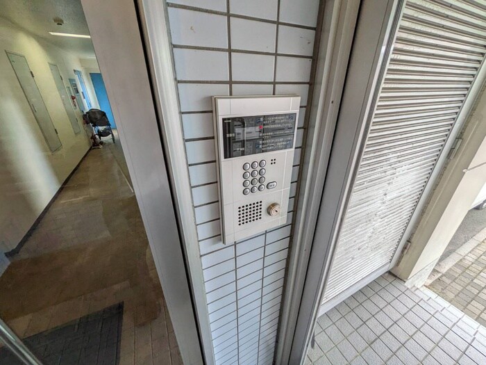 物件外観写真5　(エントランス部分)