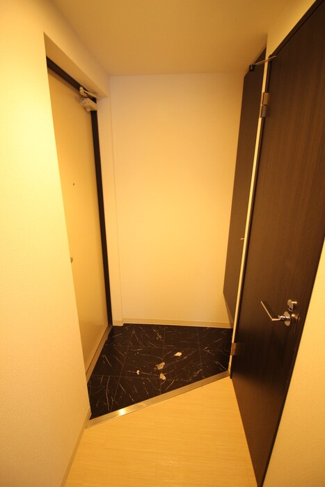 物件内観写真16　(玄関)