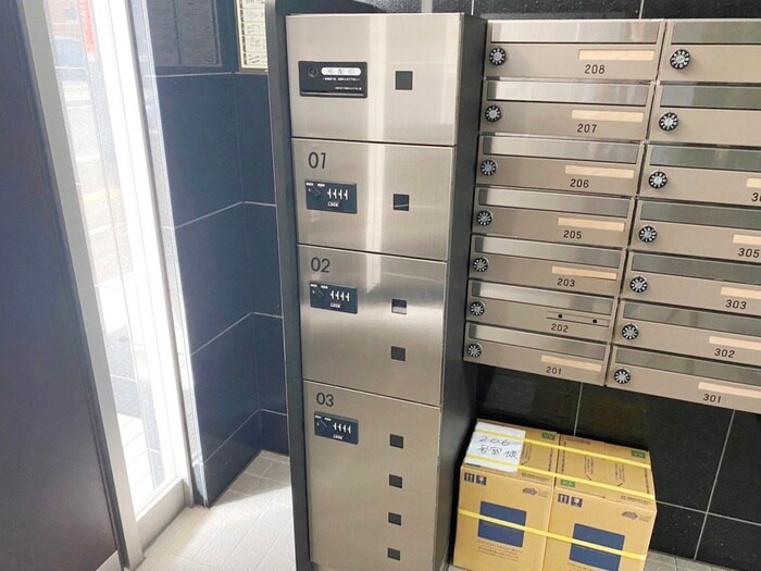 物件外観写真4　(エントランス部分)